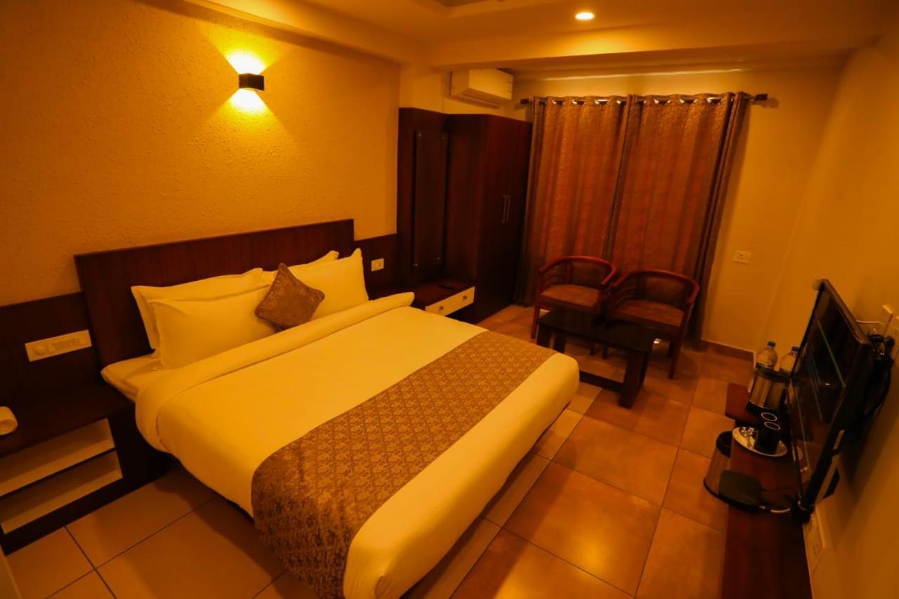 Zubis Inn Hotel Kalpetta Exterior foto