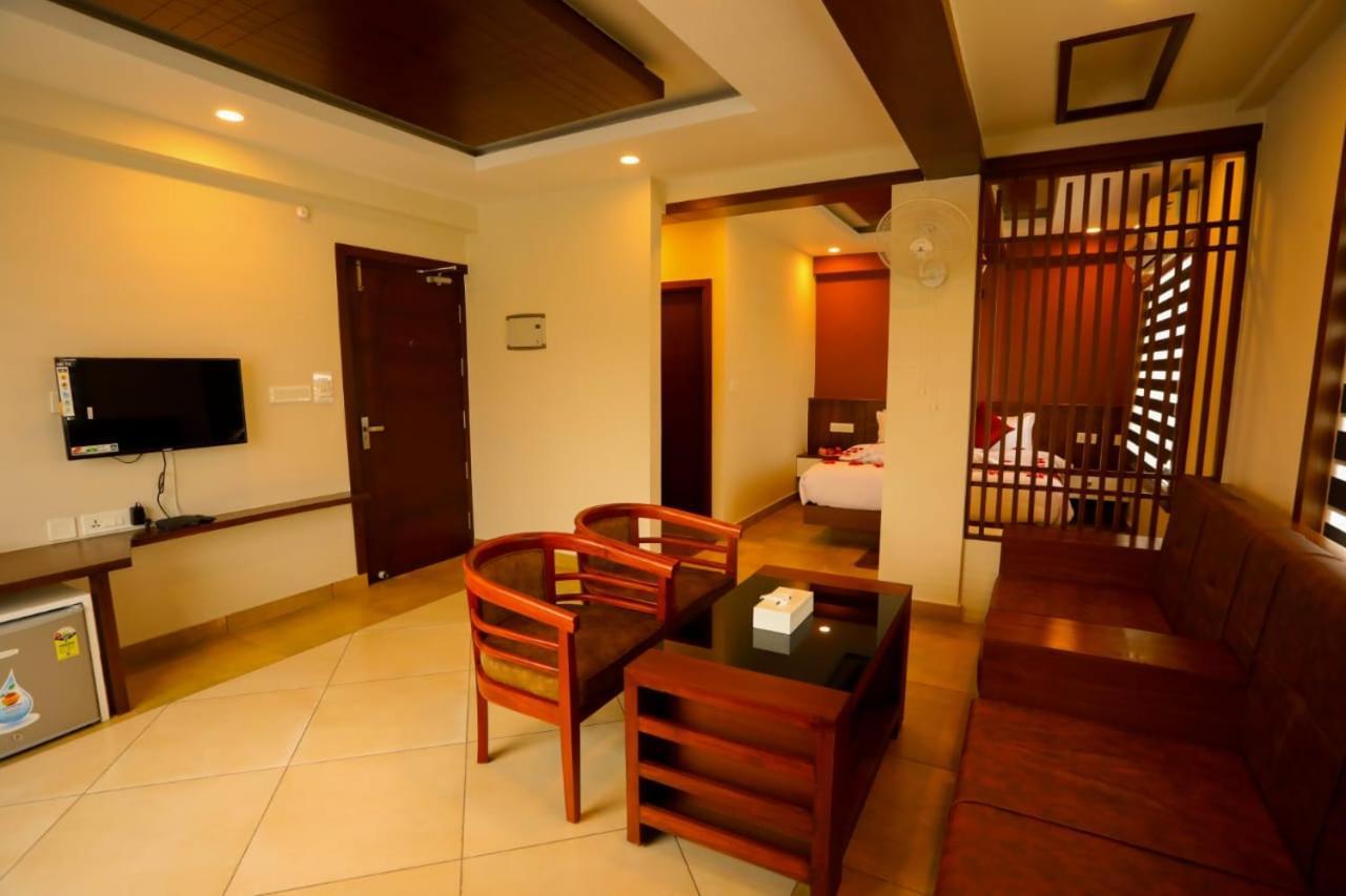 Zubis Inn Hotel Kalpetta Exterior foto